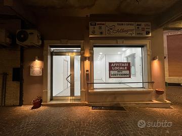 Locale commerciale negozio ufficio Grottaminarda