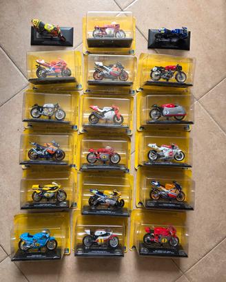 Collezione modellini moto da competizione 