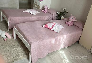 Due letti singoli con materasso ikea