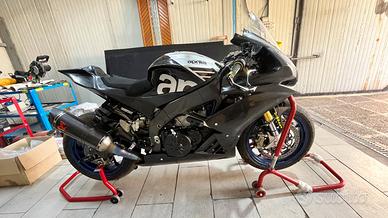 Aprilia RSV4 RF 1000
