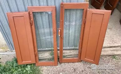 Finestra scuri legno robusto vintage casa montagna