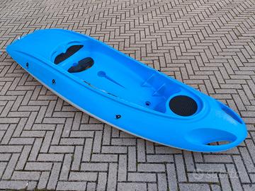 kayak monoposto con pagaia canoa mare spiaggia