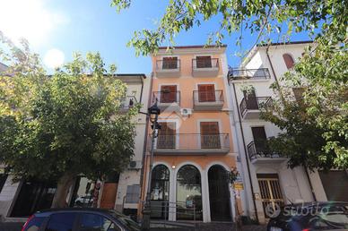 6 LOCALI A NERETO