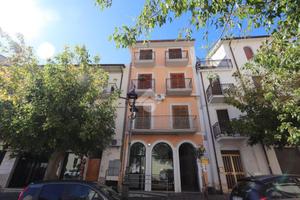6 LOCALI A NERETO