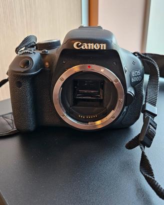 macchina fotografica CANON EOS 600D