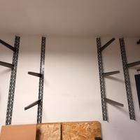 Scaffale da parete staffe montanti reggimensola