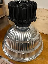 Lampada da soffitto industriale convertita