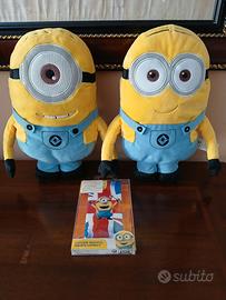 set Minions ,2 pupazzi e una cover Iphone 6