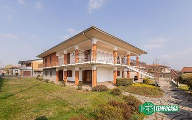 VILLA BIFAMILIARE - MOMO