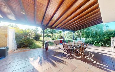 VILLA CON GIARDINO A TORRE DELL'ORSO