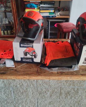 n 2 casco da motosega e 2 pantaloni anti taglio pe