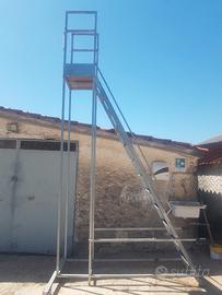 Scala in ferro a castello