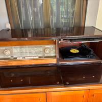 Radio con giradischi d’epoca (SABA)