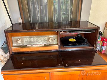 Radio con giradischi d’epoca (SABA)