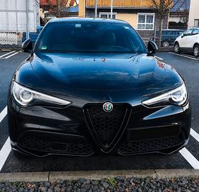 Alfa Romeo Stelvio veloce nera 280 CV veloce