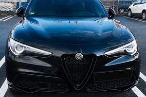 Alfa Romeo Stelvio veloce nera 280 CV veloce