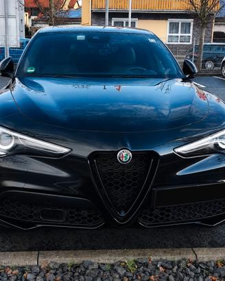 Alfa Romeo Stelvio veloce nera 280 CV veloce