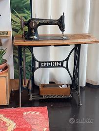 Macchina da cucire vintage Singer