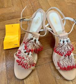 Sandali Fendi nude con perline