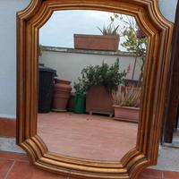 specchio con cornice oro
