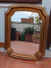 specchio con cornice oro