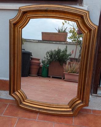 specchio con cornice oro