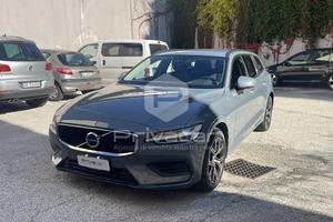 VOLVO V60 B4 (d) automatico Ultimate Dark