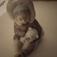 Statuina Lladró – Bambino Inuit con orso polare