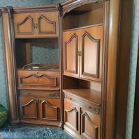 ARMADIO ANGOLARE IN LEGNO