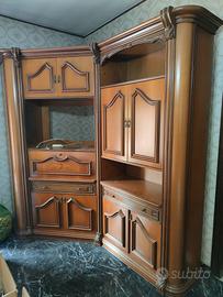ARMADIO ANGOLARE IN LEGNO