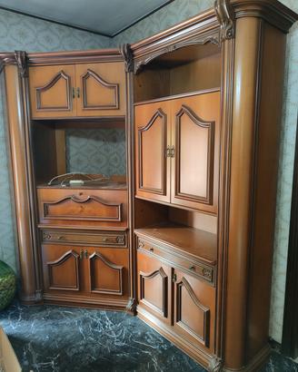 ARMADIO ANGOLARE IN LEGNO