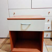 Comodino e veneziana