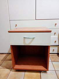 Comodino e veneziana