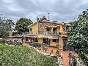 Villa di 330 m² con più di 5 locali a Roma