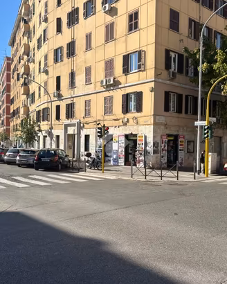 NEGOZIO A ROMA