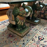 Tavolino cristallo ed elefanti ceramica