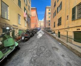 MAGAZZINO A GENOVA