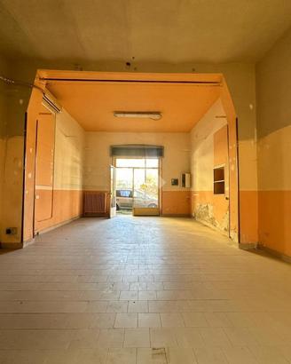 NEGOZIO A TORTONA