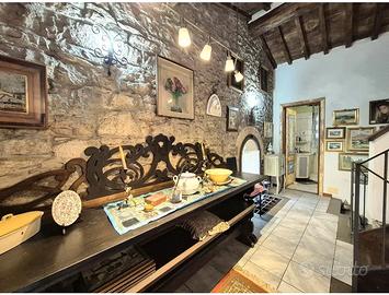 Tavolo fratino con decoro da appendere al muro