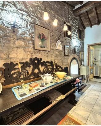 Tavolo fratino con decoro da appendere al muro