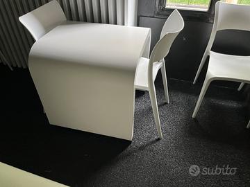 Set di Tavoli e sedie