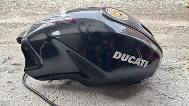 Ducati Monster 695 serbatoio 