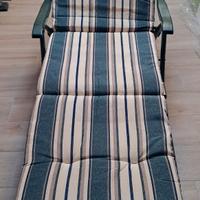 Lettino prendisole con cuscino imbottito