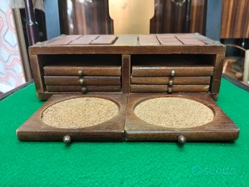 Cofanetto vintage in legno con 8 sottobicchieri 