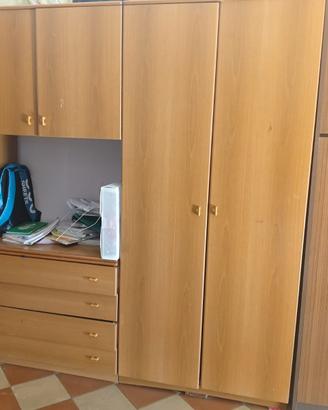 Armadio guardaroba con cassettiera e vano scrivani