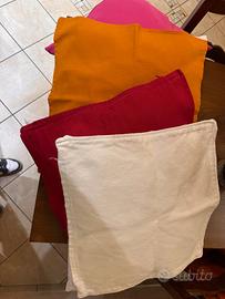 Cuscini colorati con federe 50x50