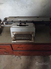 Macchina da scrivere Olivetti 