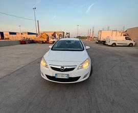 OPEL Astra - 2011