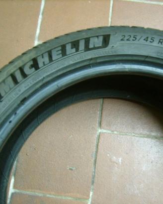 gomma pneumatico estivo Michelin 225/45 R18