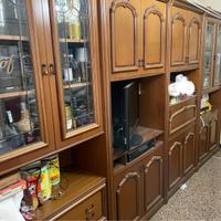 Mobile soggiorno in legno  con vetrine